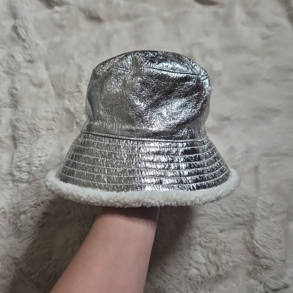 Silver Bucket Hat Shiny Metallic Space Faux Sherpa Fur Lined Reversible Alien ✨️